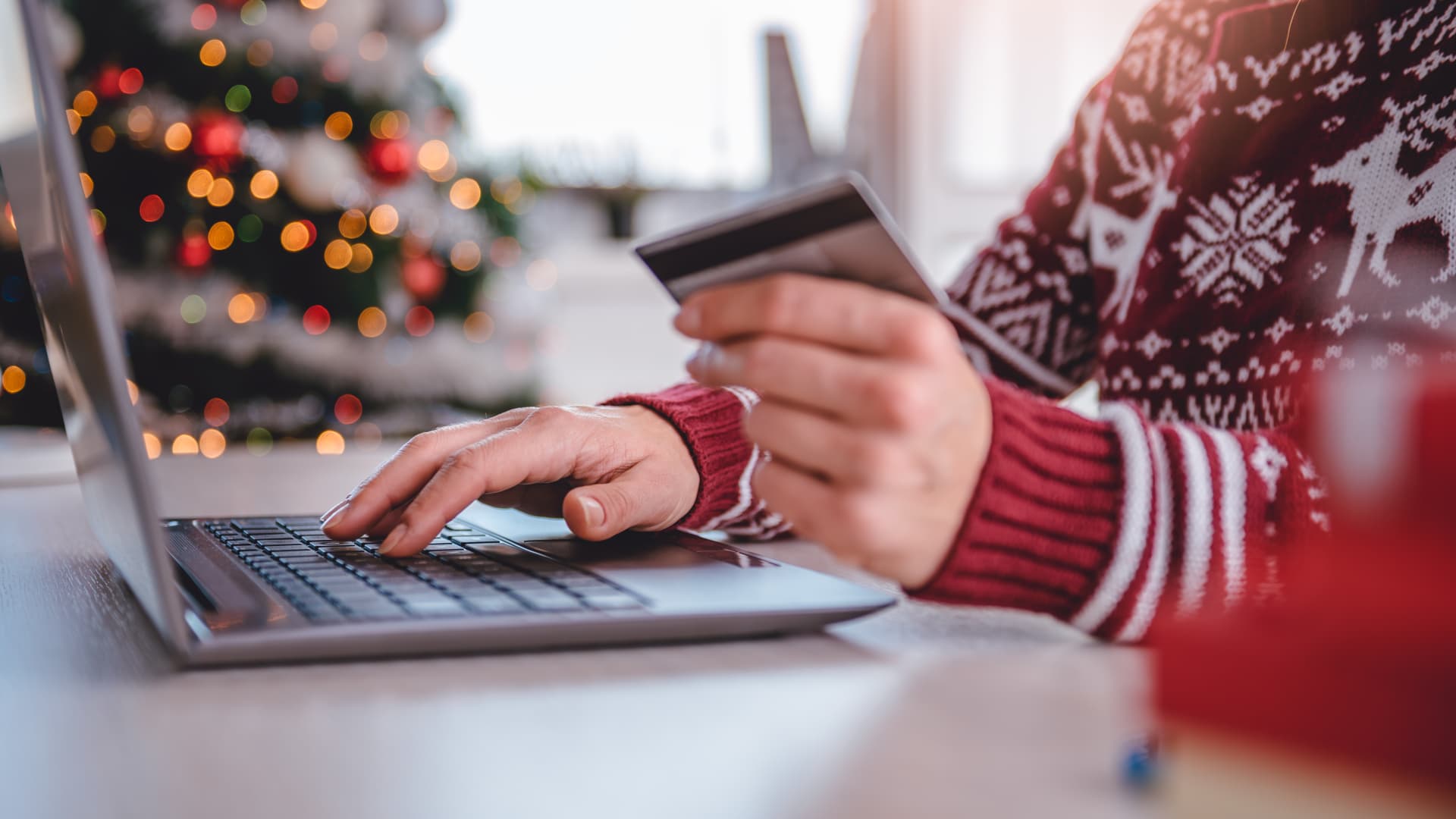 Navigating the Holidays: Embracing the Rise of Online Shopping Trends
