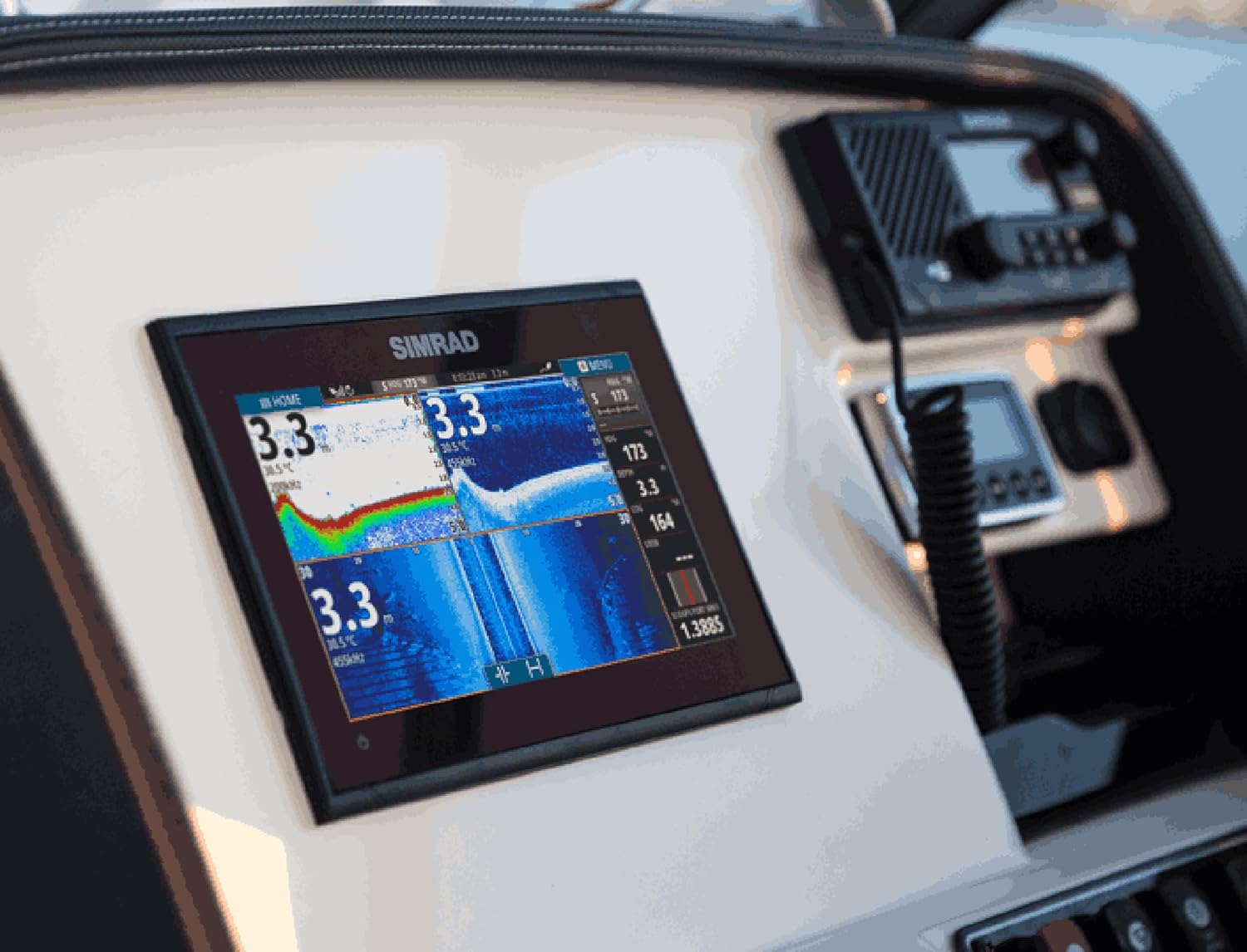 Simrad GO9 XSE Halo20 radar 83/200 kHz Skimmer C-Map Discover