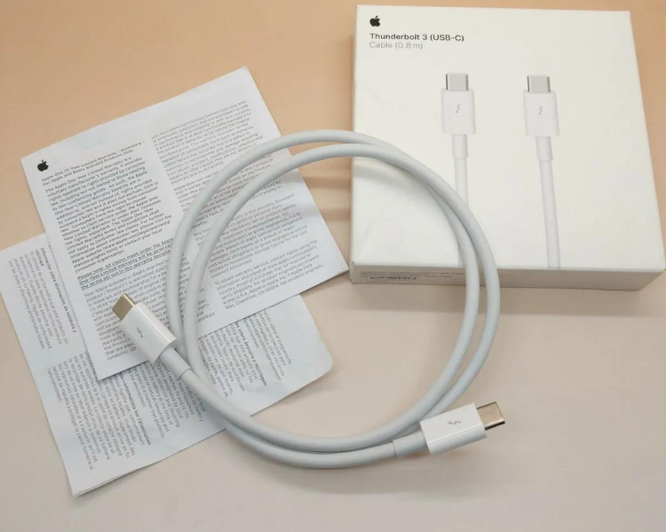  Apple Thunderbolt 3 (USB-C) Cable (0.8m) : Electronics
