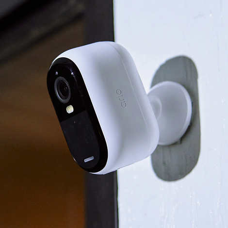 Arlo Essential Outdoor 2K Camera (2nd Gen) 3-Pack with Solar Panels